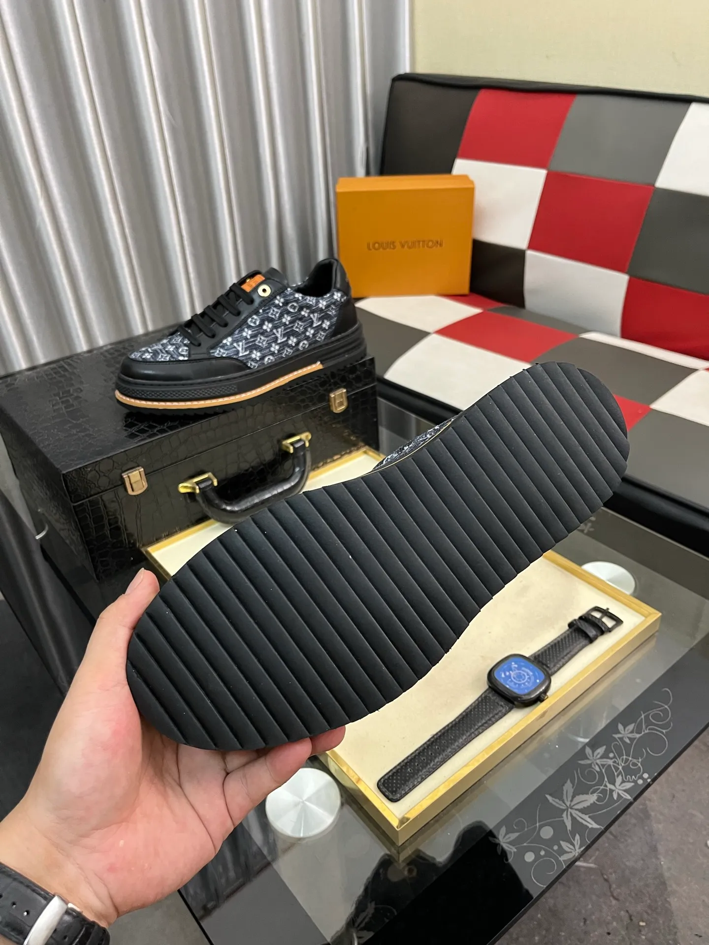 Men's Men's Shoes 💰420⌚️⌚️LV Louis Vuitton. The latest trendy casual shoes are popular in physical stores in sizes 38-44. New spring and summer comfortable imported custom original cowhide, unique jacquard fabric element design. Paired with sheepskin lining, Lv original base, [sun][sun] high-end packaging and high quality💪Details determine quality, you can enter and leave the counter at will, welcome to compare